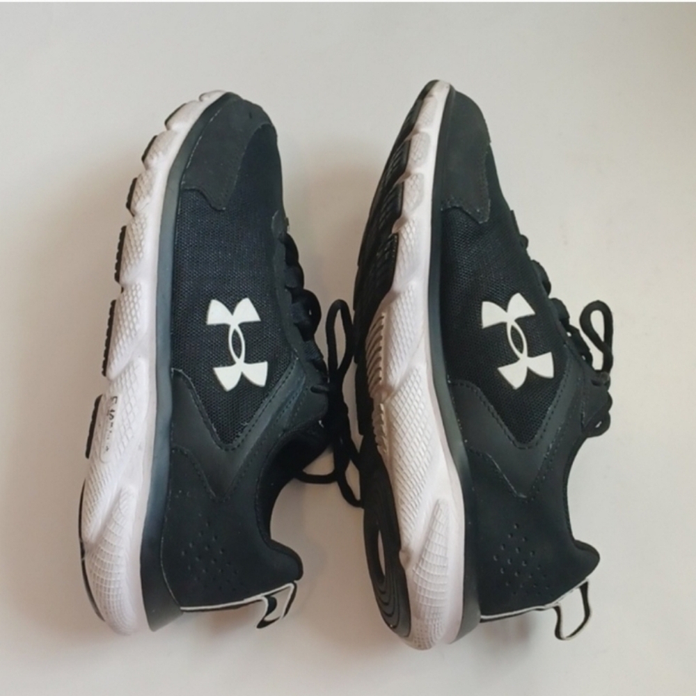 Under Armour Black Running Shoes - Picture 8 of 13